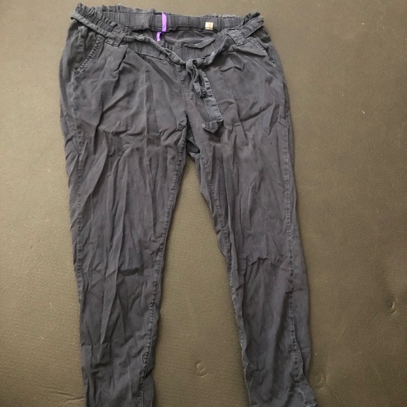 Navy under bump maternity trousers from Seraphine - Picture 2 of 4